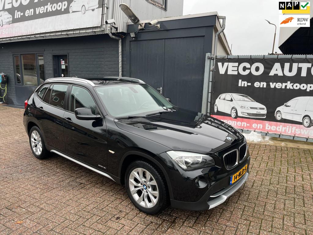 BMW X1 SDrive18i Executive panorama navi nieuwstaat dealer o, Euro 5, 4 cilinders, 150 pk, Zwart