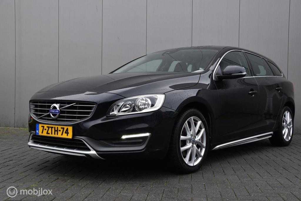 Volvo V60 1.6 T3 R-Design | Cruise | PDC | Trekhaak |, Auto's, Volvo, Gebruikt, 4 cilinders, 150 pk, Zwart