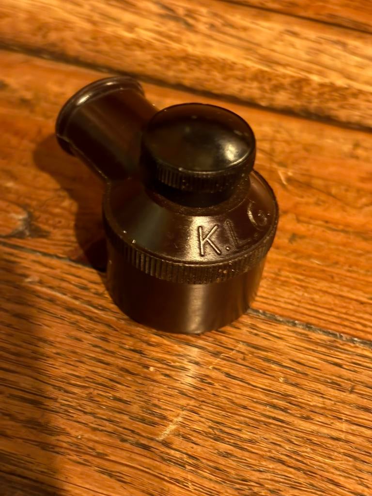 GEZOCHT  KLG bougiekap, Ophalen, Gebruikt