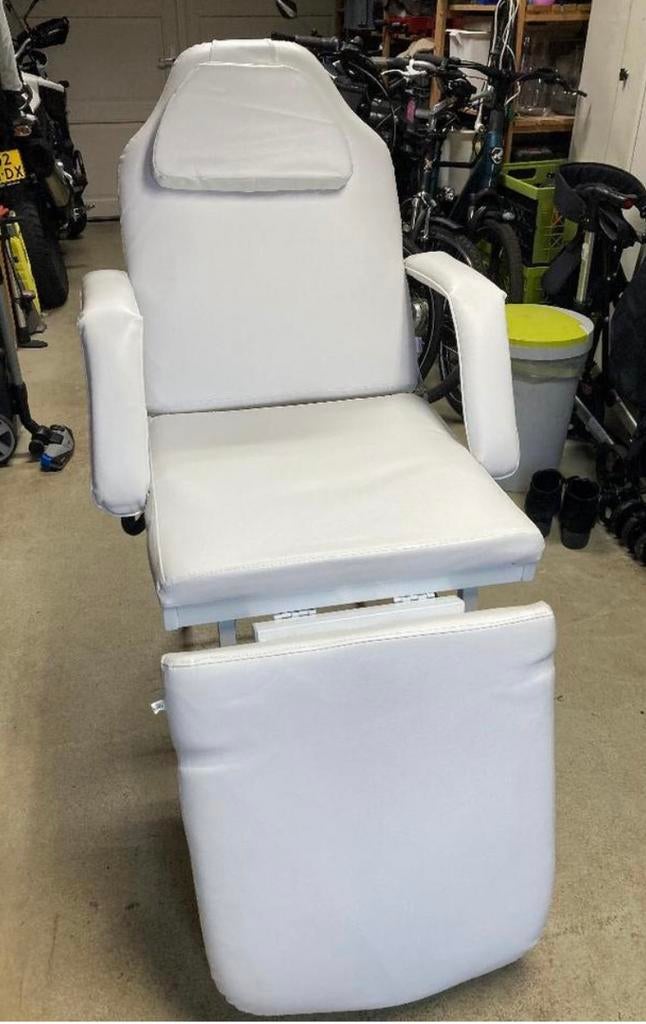 Behandelstoel/bed inklapbaar, Ophalen, Zo goed als nieuw, Massagetafel