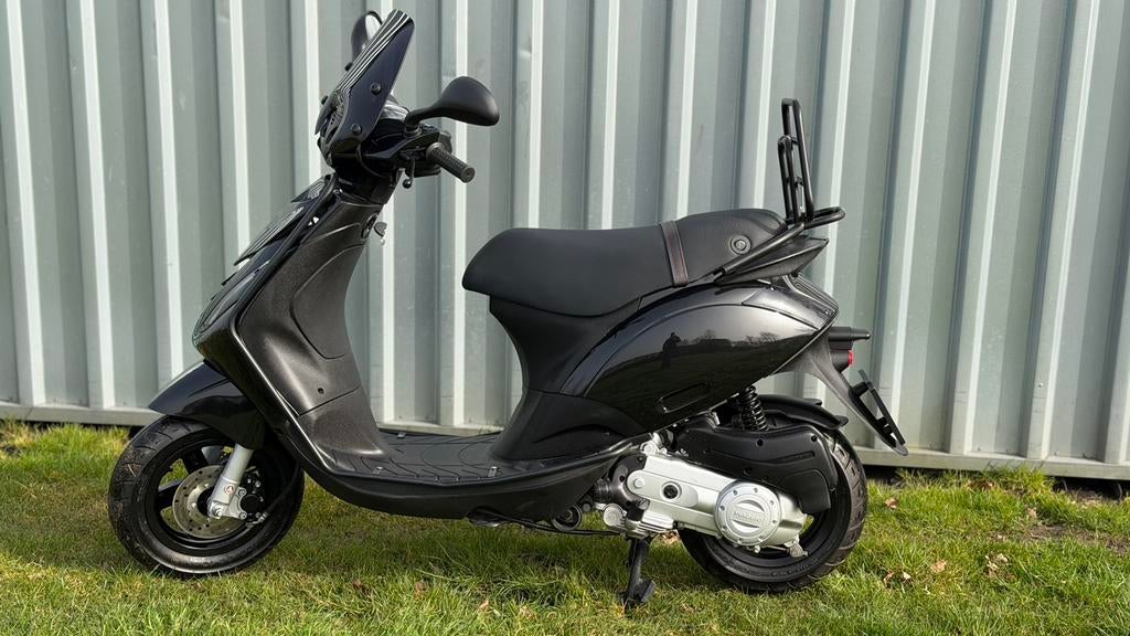 Piaggio zip / 2022 / 250 km / als niew, Ophalen, Zip, Zo goed als nieuw, Benzine