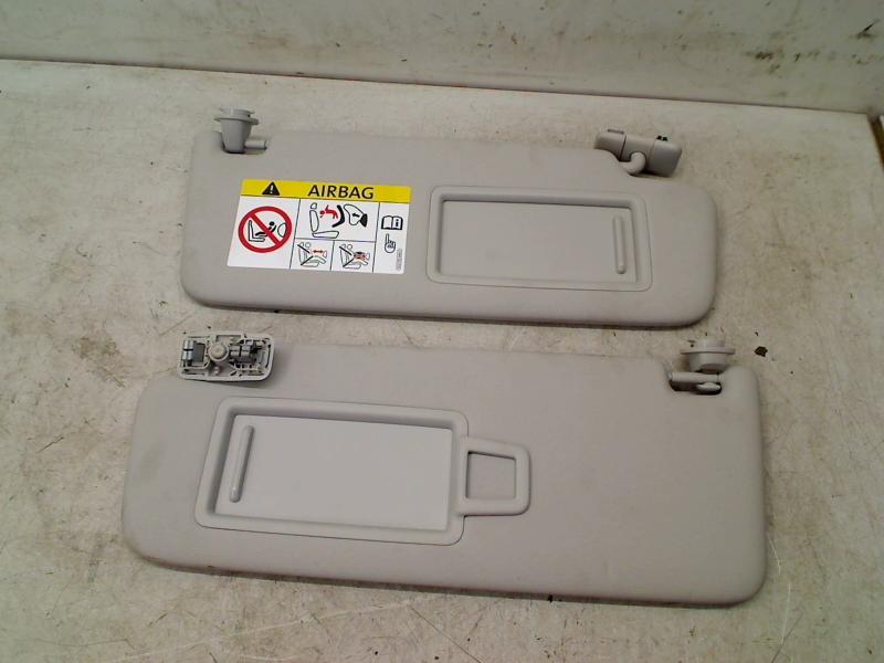 Zonneklep SET Volkswagen Golf VII (AUA) 2016 5G0857551AG, Gebruikt, Volkswagen, Volkswagen AG, Kundenbetreuung@volkswagen.de