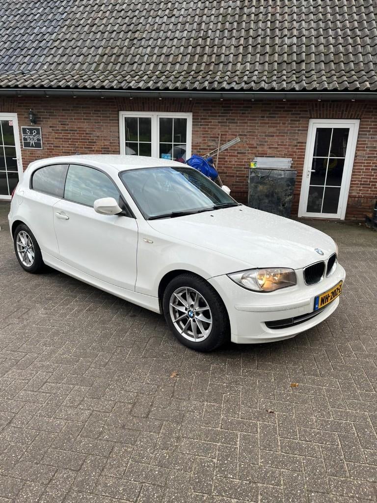 BMW 1-Serie 2.0 118I 3DR 2010 Wit, Auto's, BMW, 1-Serie, Achterwielaandrijving, 1995 cc, 4 stoelen