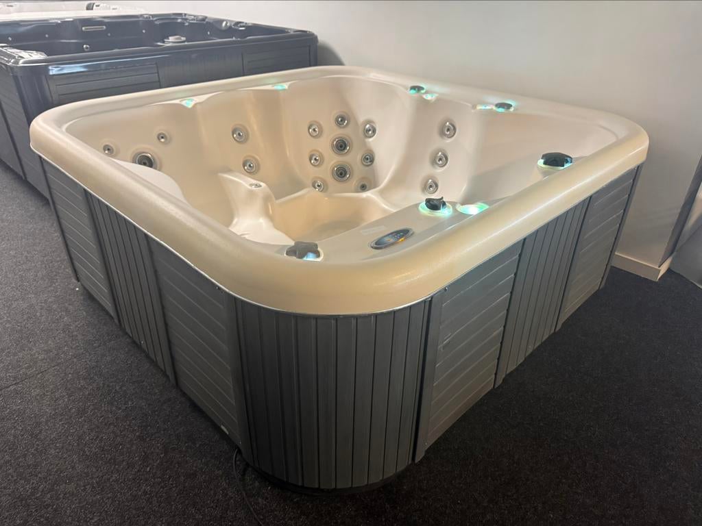 Jacuzzi balboa Groot model ! Koopje!, Ophalen, Zo goed als nieuw, Pomp