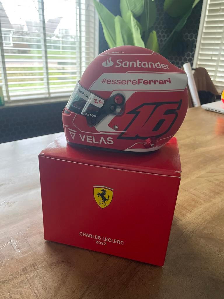 Charles Leclerc Helm 2022 - Schaal 1:2, Ophalen, Nieuw, Formule 1