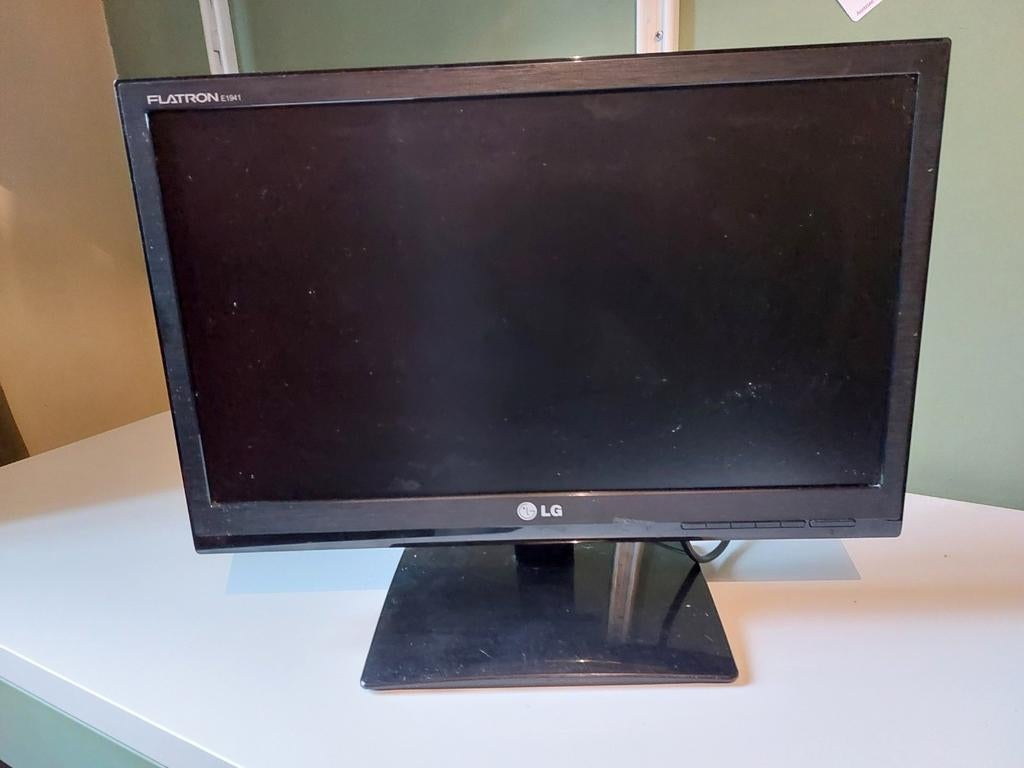 LG Flatron E1941, Gebruikt, Ophalen of Verzenden, Overige typen, VGA