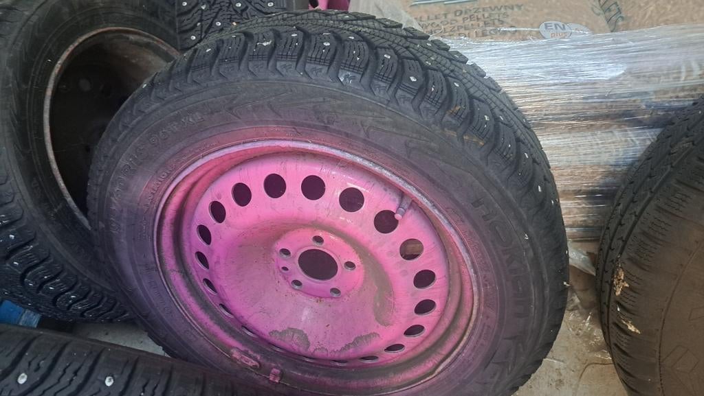 Set Spijkerbanden met velg te koop!, Ophalen