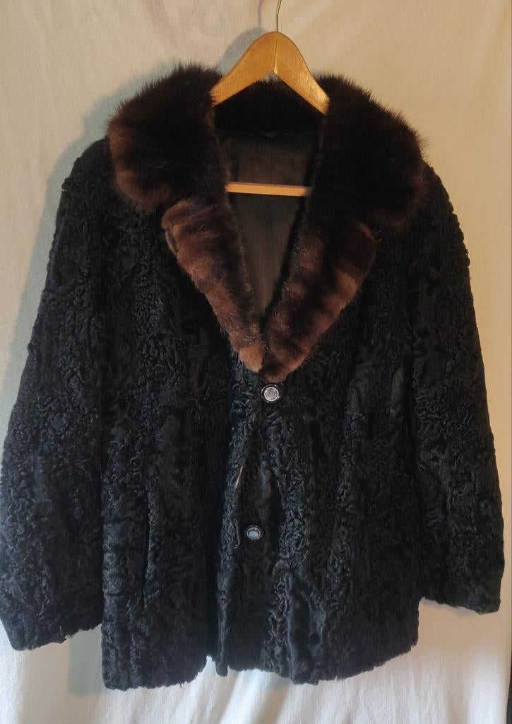 Vintage bontjas - Zwart met bruine imitatie bontkraag, Maat 38/40 (M), Zwart, Ophalen of Verzenden, Vintage