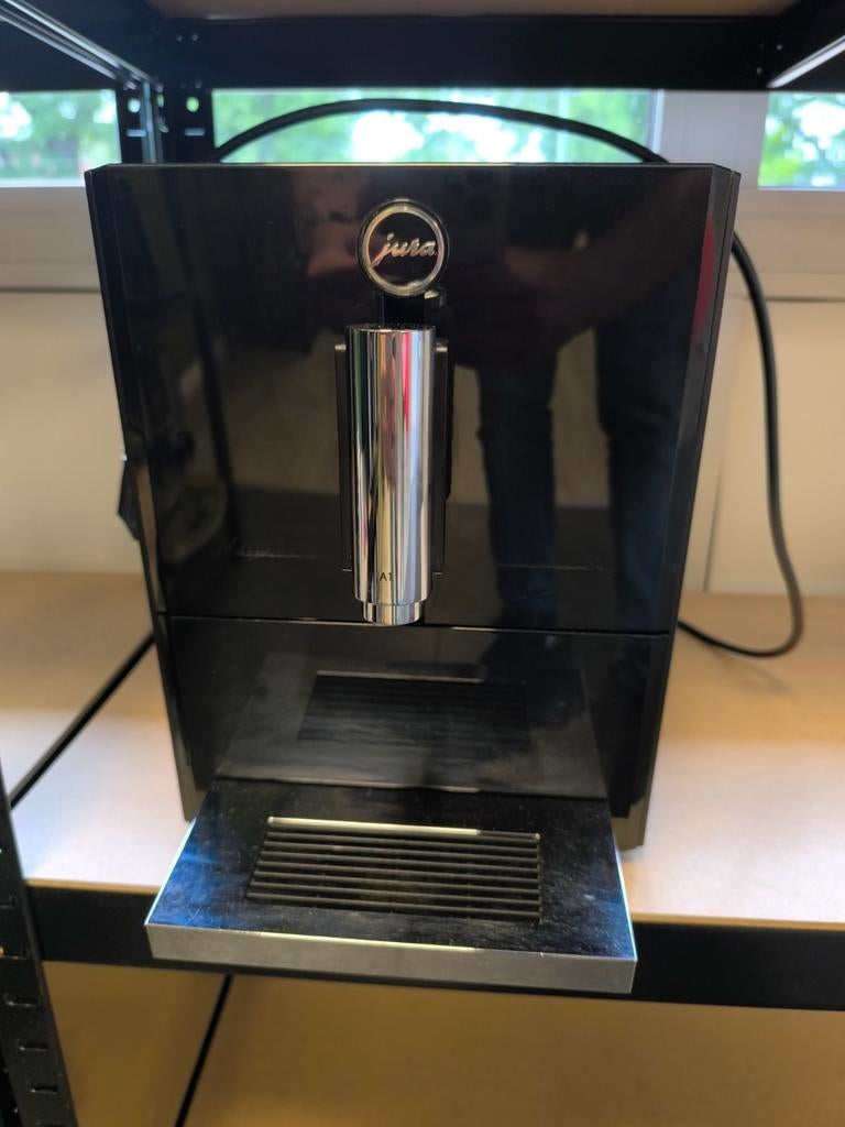 Jura micro incl servicebeurt en garantie, 10 kopjes of meer, Ophalen of Verzenden, Zo goed als nieuw, Koffiemachine