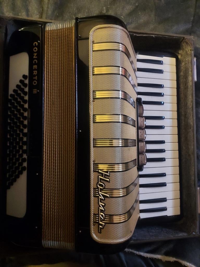 Hohner Concerto III Accordeon, Muziek en Instrumenten, Gebruikt, Overige formaten, Met koffer, Hohner