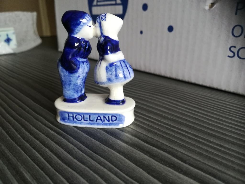 Delfts blauw kussend jongen en meisje HOLLAND 058240, Ophalen of Verzenden