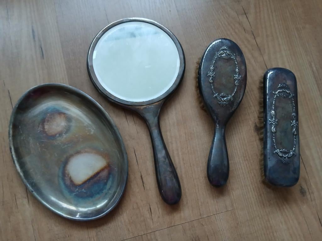 Kapstel 2 borstels handspiegel en schaal versiering, Antiek en Kunst, Antiek | Spiegels, Ophalen, Minder dan 50 cm