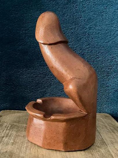 Houten asbak van een fallus, Verzamelen, Rookartikelen, Aanstekers en Luciferdoosjes, Ophalen of Verzenden, Zo goed als nieuw