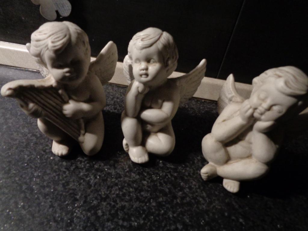 3 witte engelen van biscuit porselein 16 cm hoog, Ophalen of Verzenden