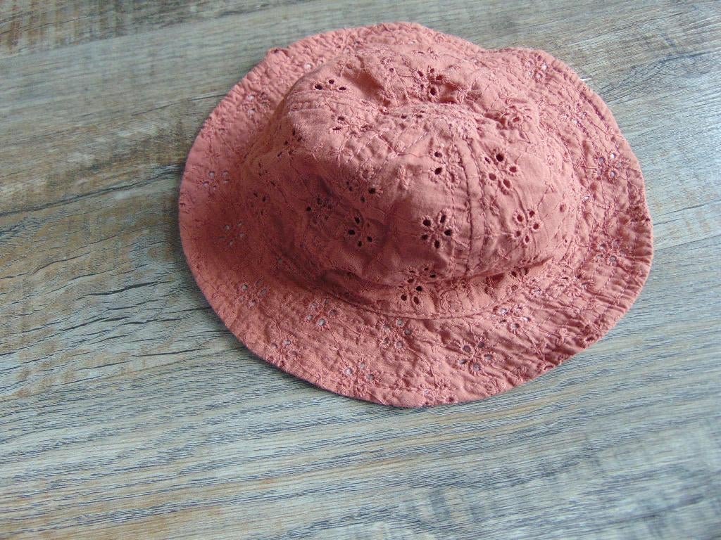 Hema zonnehoed met broderie hoedje donker roze maat 56 / 62, Kinderen en Baby's, Babykleding | Petten en Hoeden, Meisje, Hoed