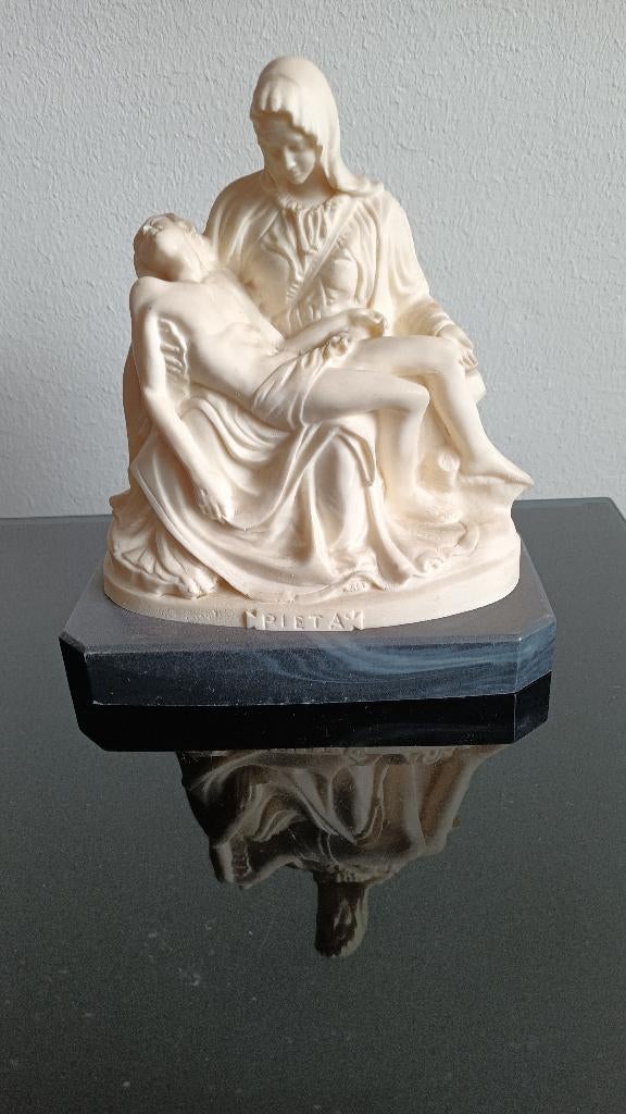 PIËTA  beeld, gemerkt R. Leoni, Dep ROMA, Italy., Ophalen of Verzenden