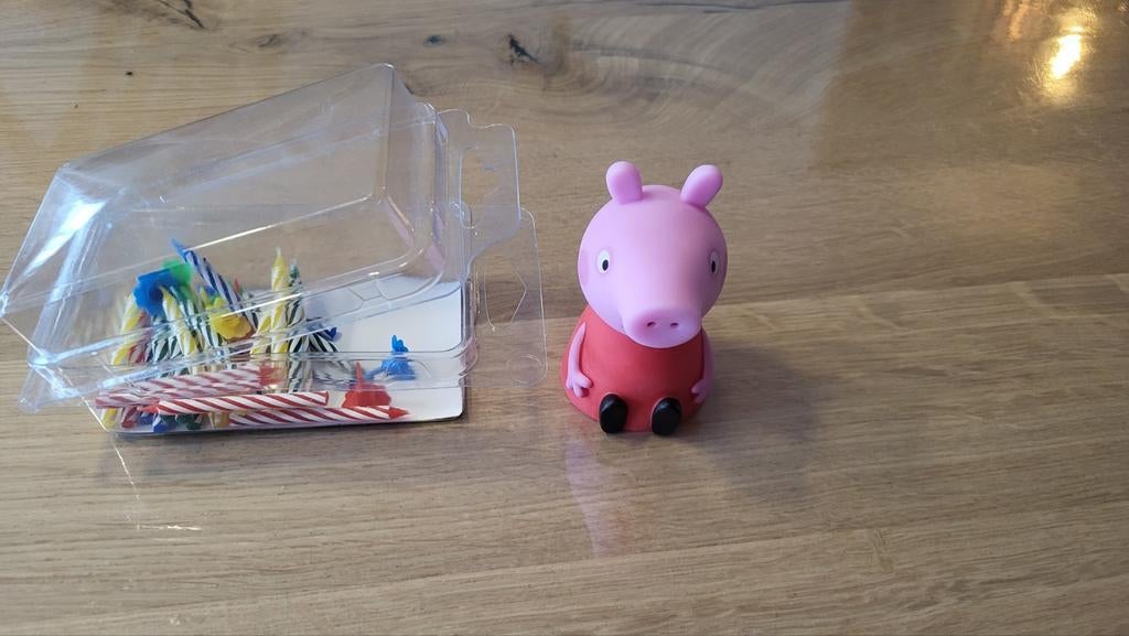 Peppa Pig taarttopper, Hobby en Vrije tijd, Taarten en Cupcakes maken, Ophalen, Zo goed als nieuw, Taarten, Versiering