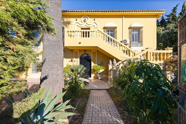 Villa La Cala de Mijas 100m v. Zee, 12 pers. & Privé Zwembad, 12 personen, 4 of meer slaapkamers, Dorp, Wasmachine