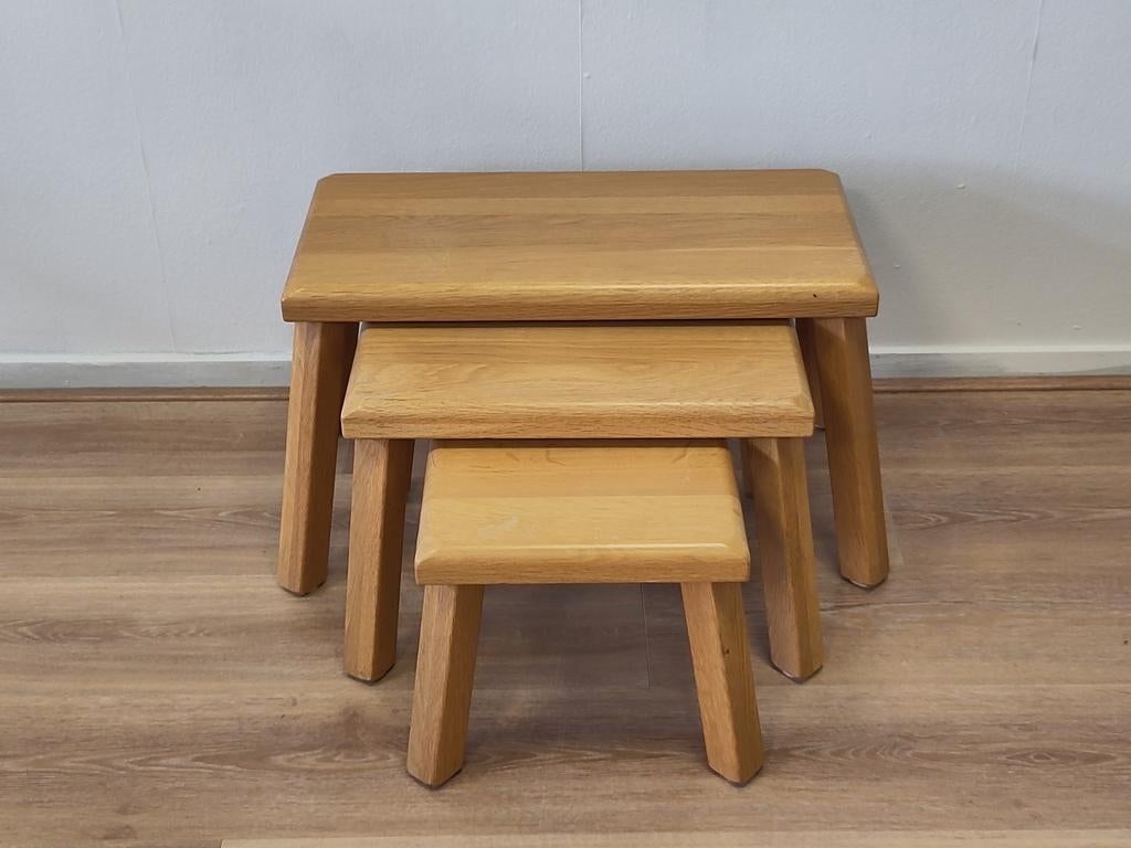 Vintage eikenhouten nesting tables tafeltjes hout brutalist, Huis en Inrichting, Tafels | Bijzettafels, Minder dan 45 cm, Gebruikt