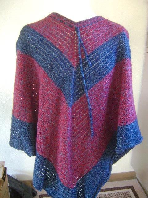rood / blauwe hand  gehaakte poncho (  nieuw), Ophalen of Verzenden, Nieuw, Rood