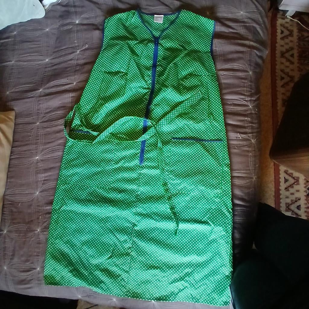 Ma flodder schort, keukenschort, jasschort. (Witte stippen), Tuin en Terras, Werkkleding, Ophalen of Verzenden, Nieuw