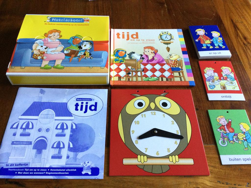 HOTELDEBOTEL BOX: THEMA: TIJD., Nieuw, Ophalen of Verzenden, Voorleesboek, 5 of 6 jaar