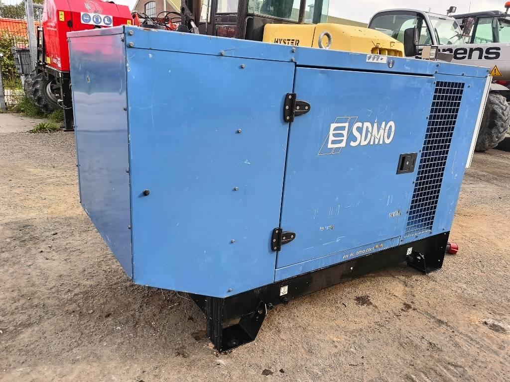 SDMO J 44 K 44kva 64 A 35 kw generator aggregaat silent