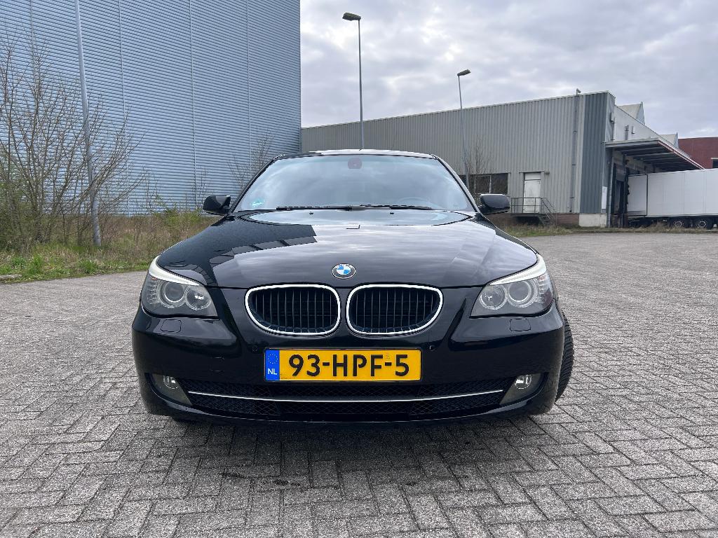 BMW 5-Serie 2.0 520I Touring AUT 2009 Zwart, Automaat, Achterwielaandrijving, Zwart, 4 cilinders