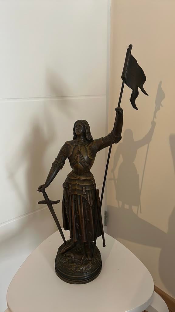 Prachtig beeld van Jeanne d'Arc-beeld, Ophalen