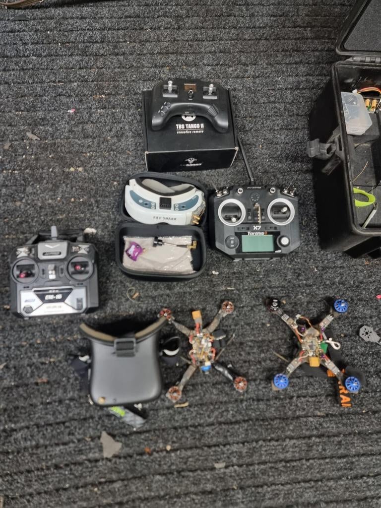 FPV Drone Set - Compleet met Drones, Controllers en Goggles, Gebruikt, Basiskwaliteit, 100 tot 1000 meter, Overige merken