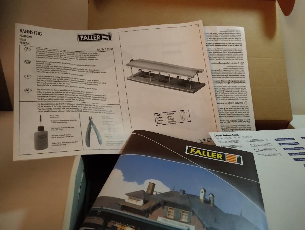 Bouw Model station perron, Ophalen of Verzenden, Nieuw, 1:50 tot 1:144