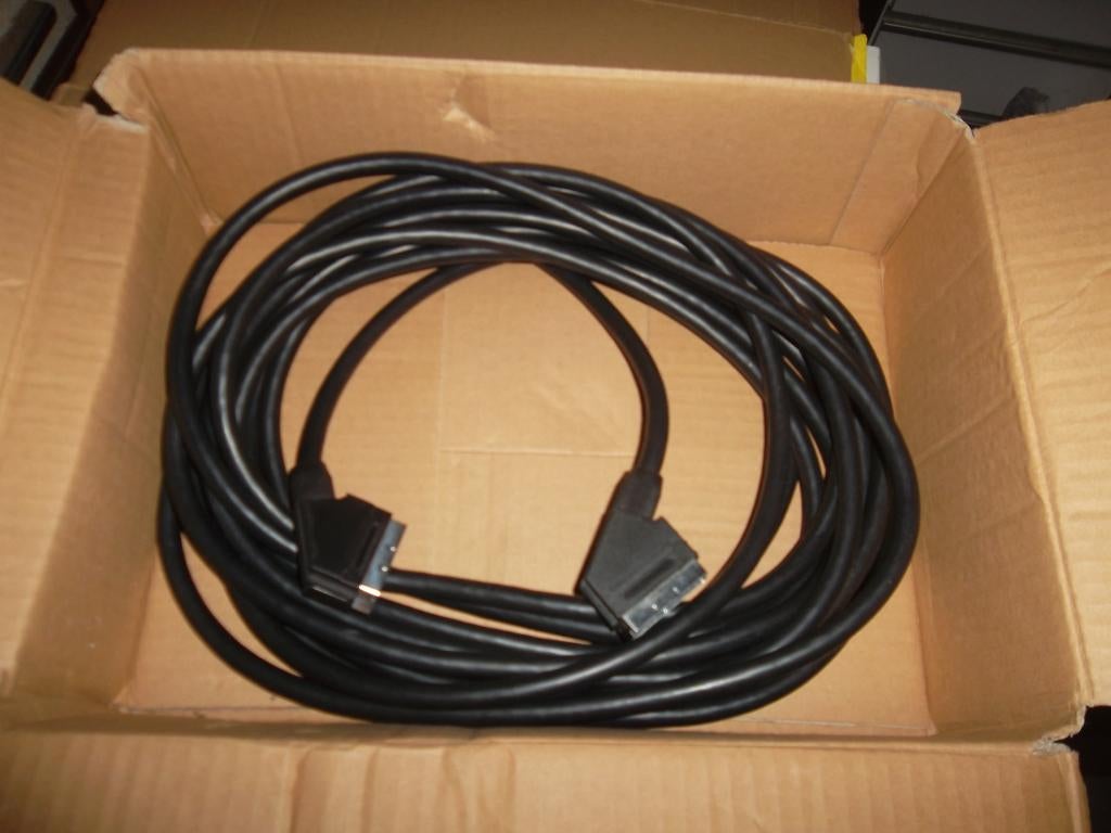 10 meter scartkabel, Audio, Tv en Foto, Audiokabels en Televisiekabels, Ophalen of Verzenden, Zo goed als nieuw, 10 meter of meer