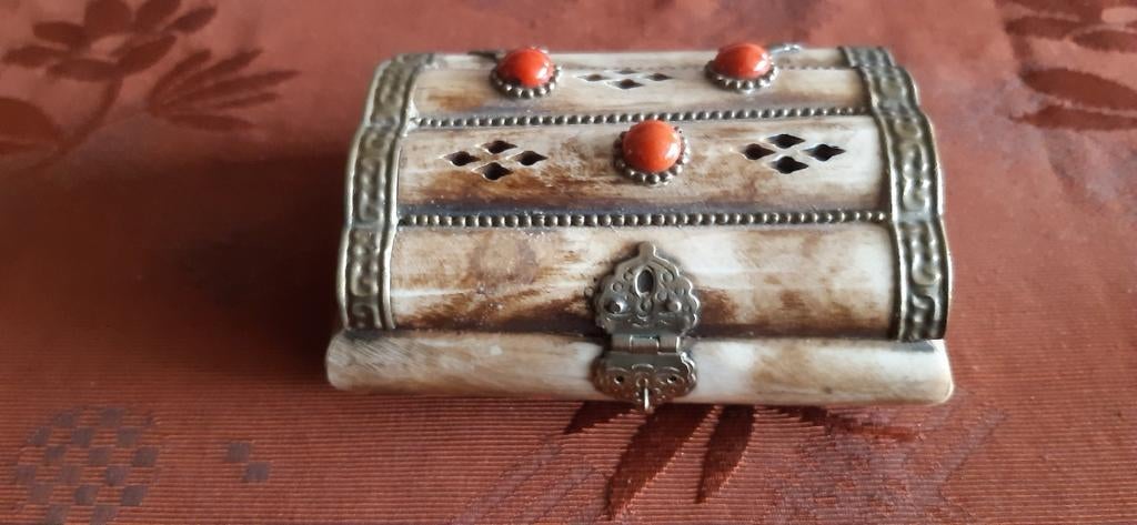 Oud oosters rechthoekig sieradendoosje kamelenbot edelsteen, Verzenden