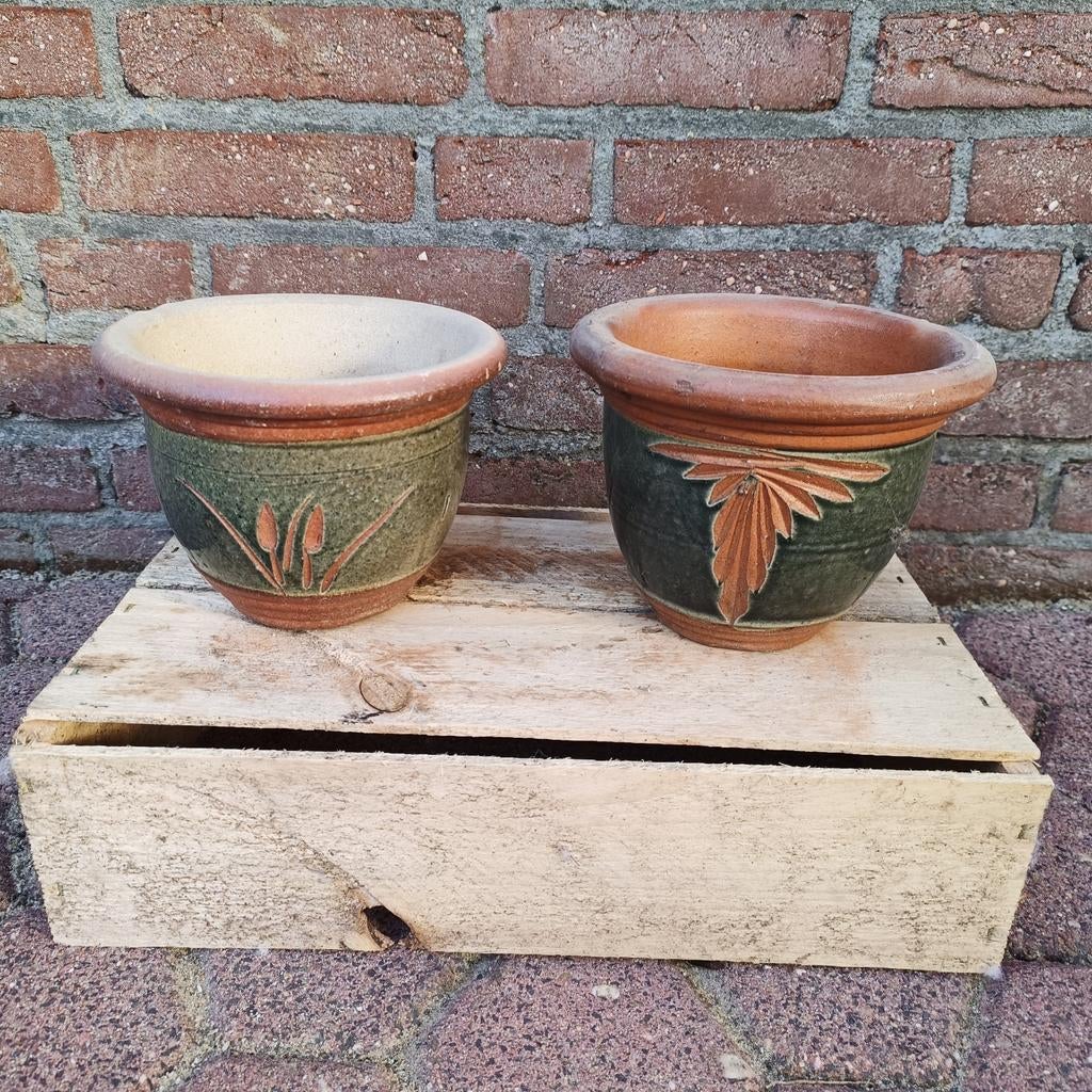 2 mooie stenen bloempotten met motief D14cm, Tuin en Terras, Bloempotten, Ophalen, Steen, Rond, Zo goed als nieuw