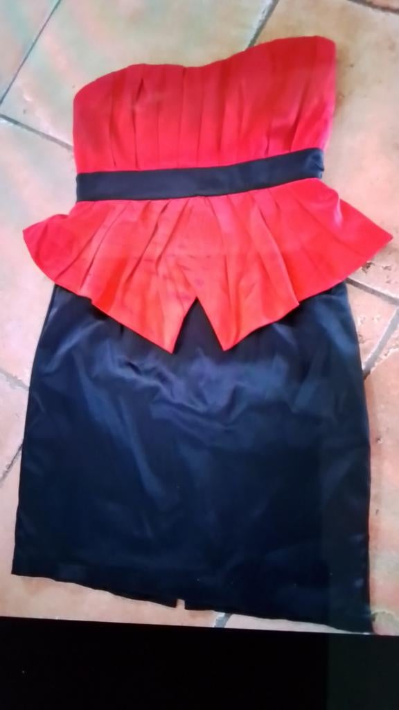 Rood zwarte cocktailjurk 36, Cocktailjurk, Ophalen of Verzenden, Zo goed als nieuw, Maat 36 (S)