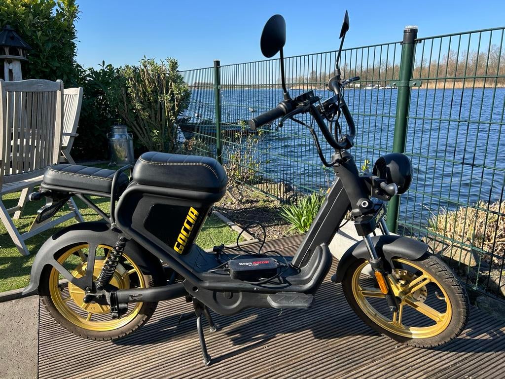Aangeboden : AGM Goccia elektrische scooter 45 KM, Fietsen en Brommers, Ophalen, Zo goed als nieuw