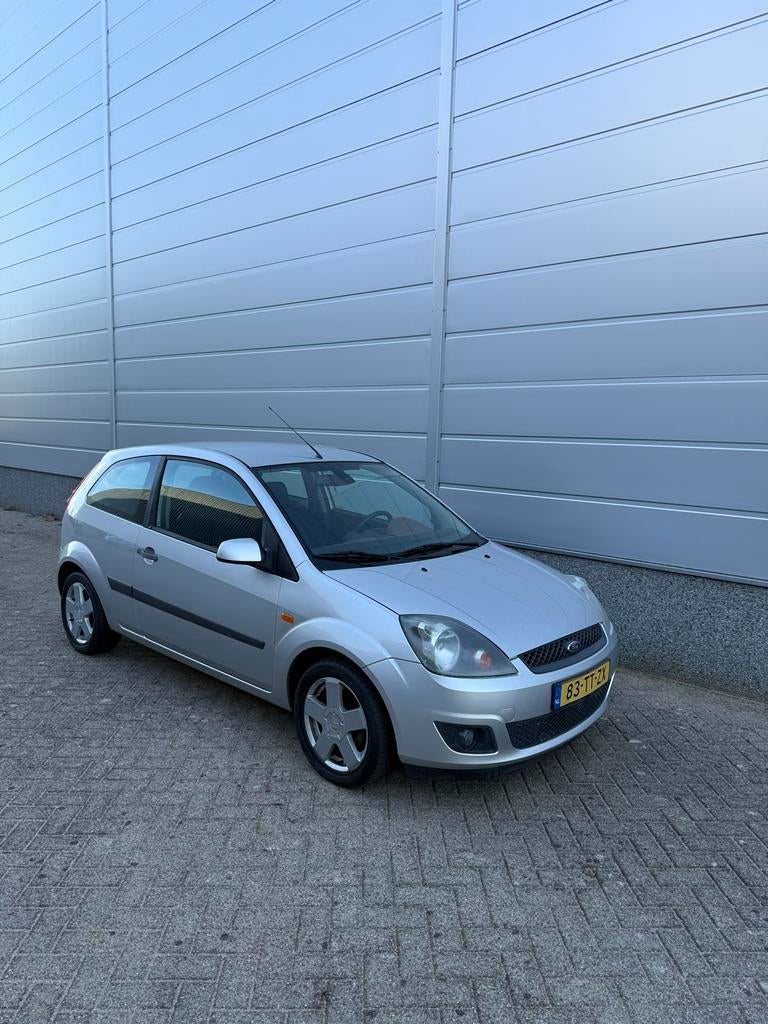 Ford Fiësta 1.3 8V 3DR 2007 Grijs, 1299 cc, 40 €/maand, 4 cilinders, Origineel Nederlands