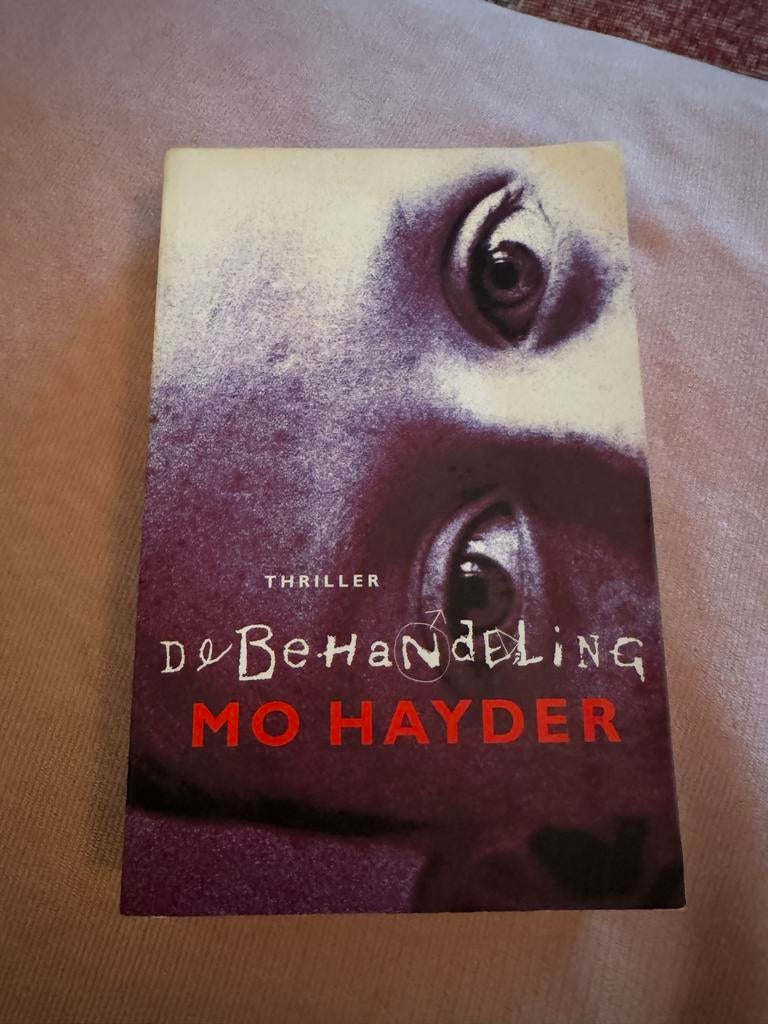 De Behandeling - Mo Hayder (Thriller), Ophalen of Verzenden, Gelezen, Nederland