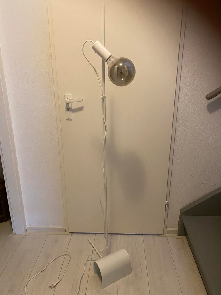 Witte staande lamp IKEA, Ophalen of Verzenden, Zo goed als nieuw, Metaal, 150 tot 200 cm