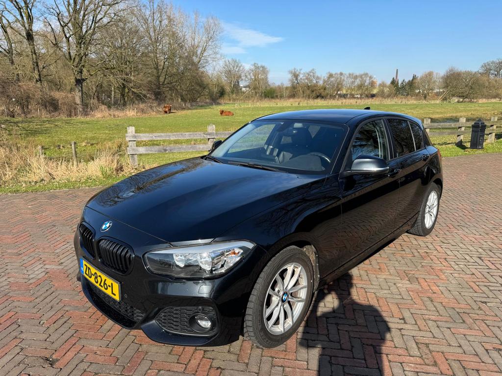 BMW 1-Serie M-Sport 118i 136pk Aut 2018 Zwart, Zwart, Leder, 650 kg, Particulier