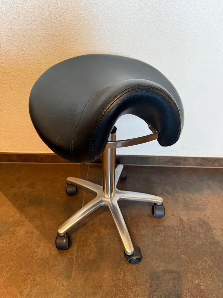 2 tabouret zadelkruk prima staat, Huis en Inrichting, Ophalen, Zo goed als nieuw, Hout