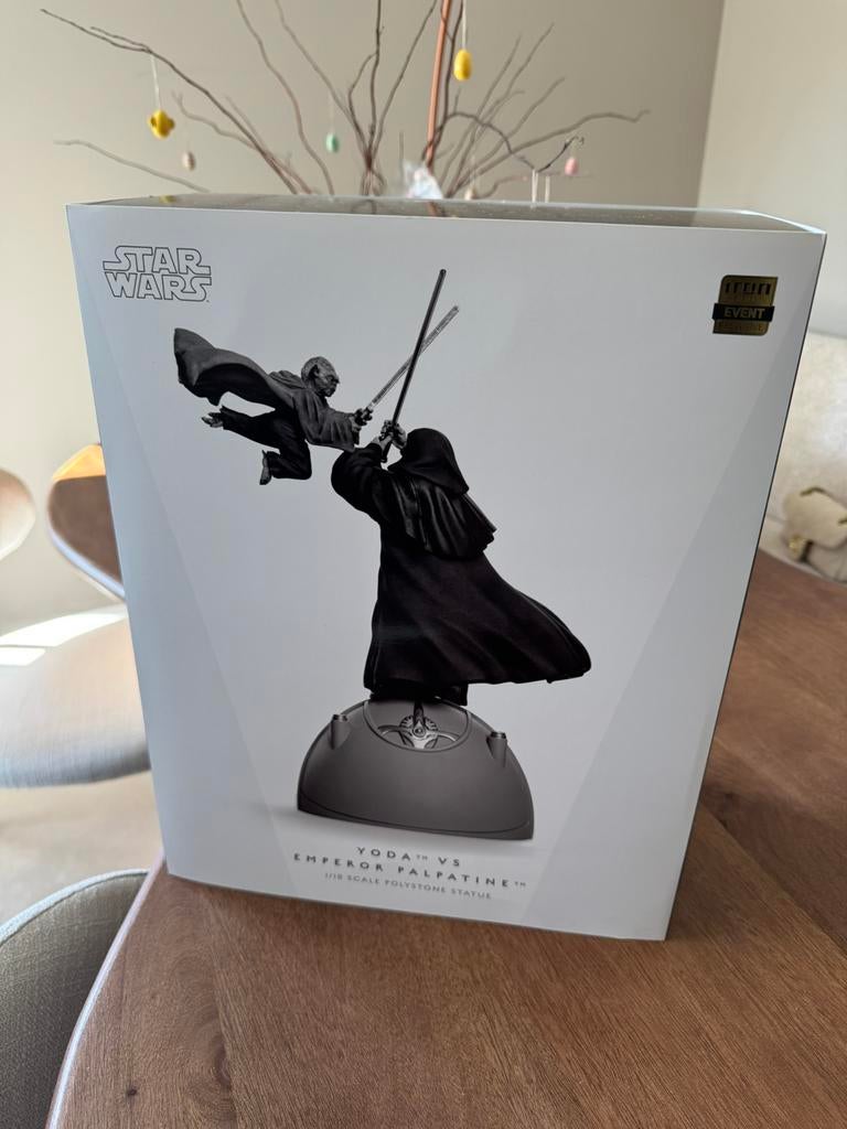 Iron Studios 1/10 Star Wars Emperor Palpatine vs Yoda Statue, Verzamelen, Star Wars, Ophalen of Verzenden, Nieuw