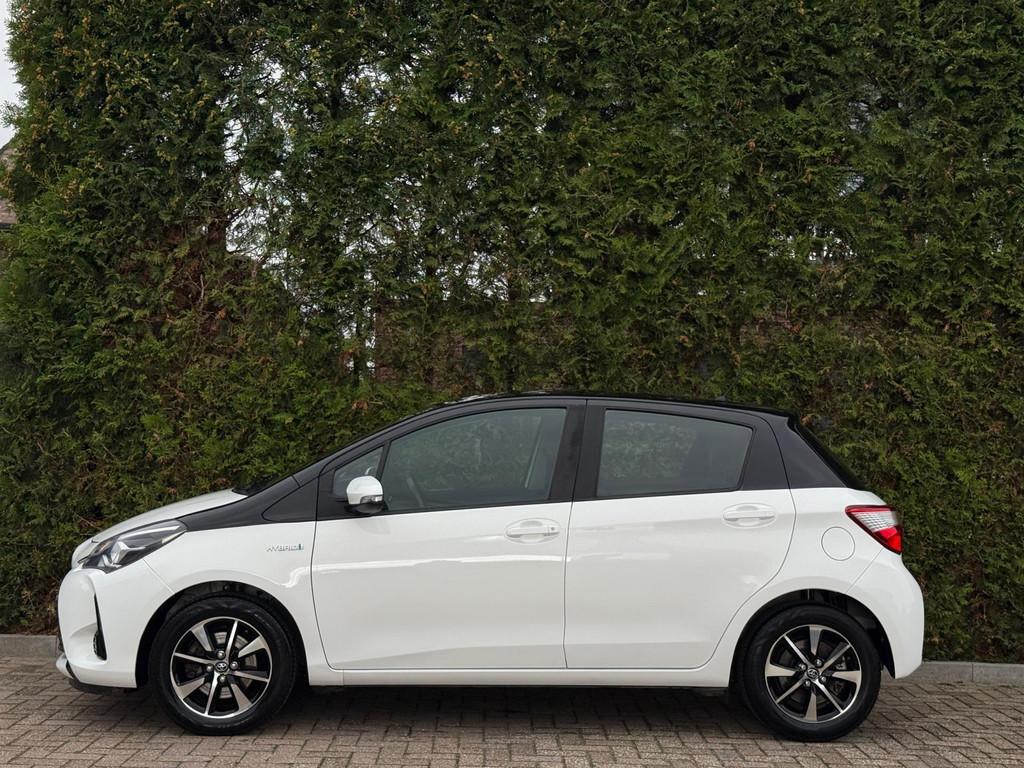 Toyota Yaris 1.5 Hybrid Bi-Tone Bluetooth, Zwart, 4 cilinders, Met garantie (alle), Wit
