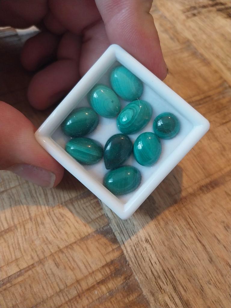 Rond en ovale cabochons van malachiet uit congo, Ophalen of Verzenden, Zo goed als nieuw