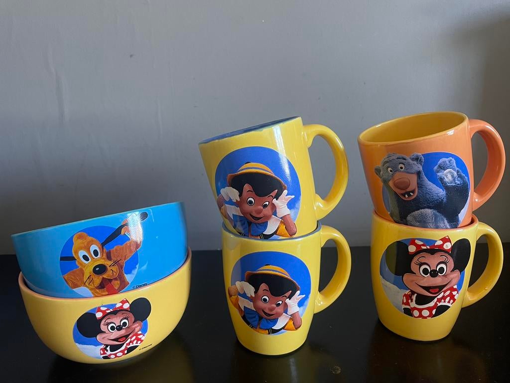 4 mokken+2 schaaltjes Disneyland Parijs ESSO, Ophalen of Verzenden, Mickey Mouse, Zo goed als nieuw, Servies