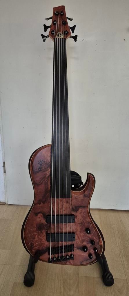 Human Fretless basgitaar, Ophalen, Gebruikt