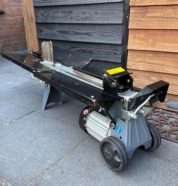 Krachtige liggende houtklover, kloofmachine, klover 5 ton., Ophalen, Zo goed als nieuw, Elektrisch, Liggend