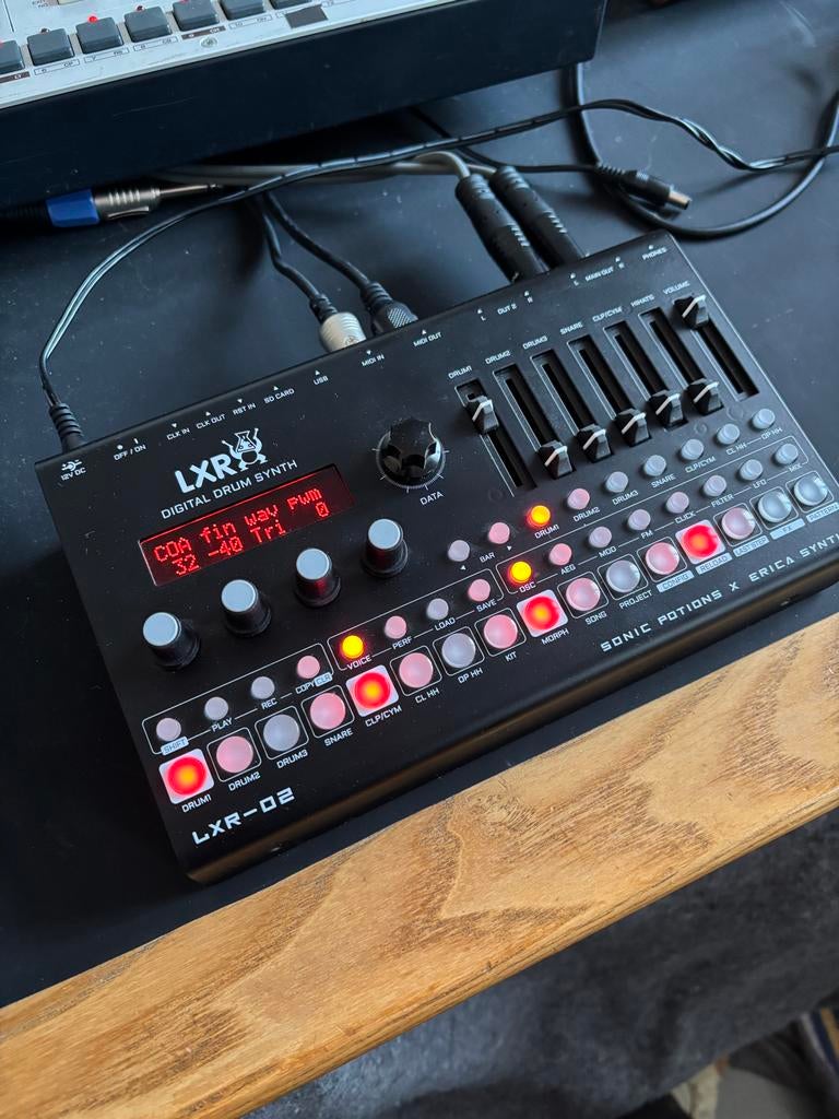 LXR Digital Drum Synth - Nieuwstaat, Nieuw, Overige aantallen, Met midi-aansluiting, Ophalen