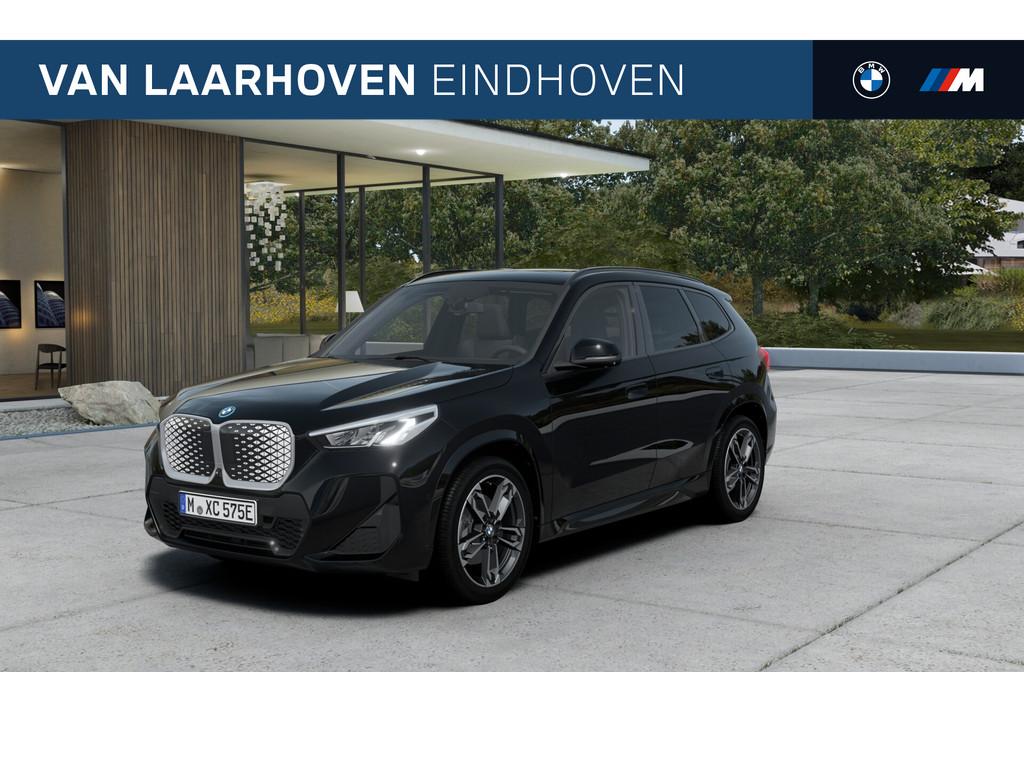 BMW iX1 eDrive20 M Sport / Panoramadak / Sportstoelen / M Ad, Zwart, Nieuw, SUV of Terreinwagen, 1840 kg
