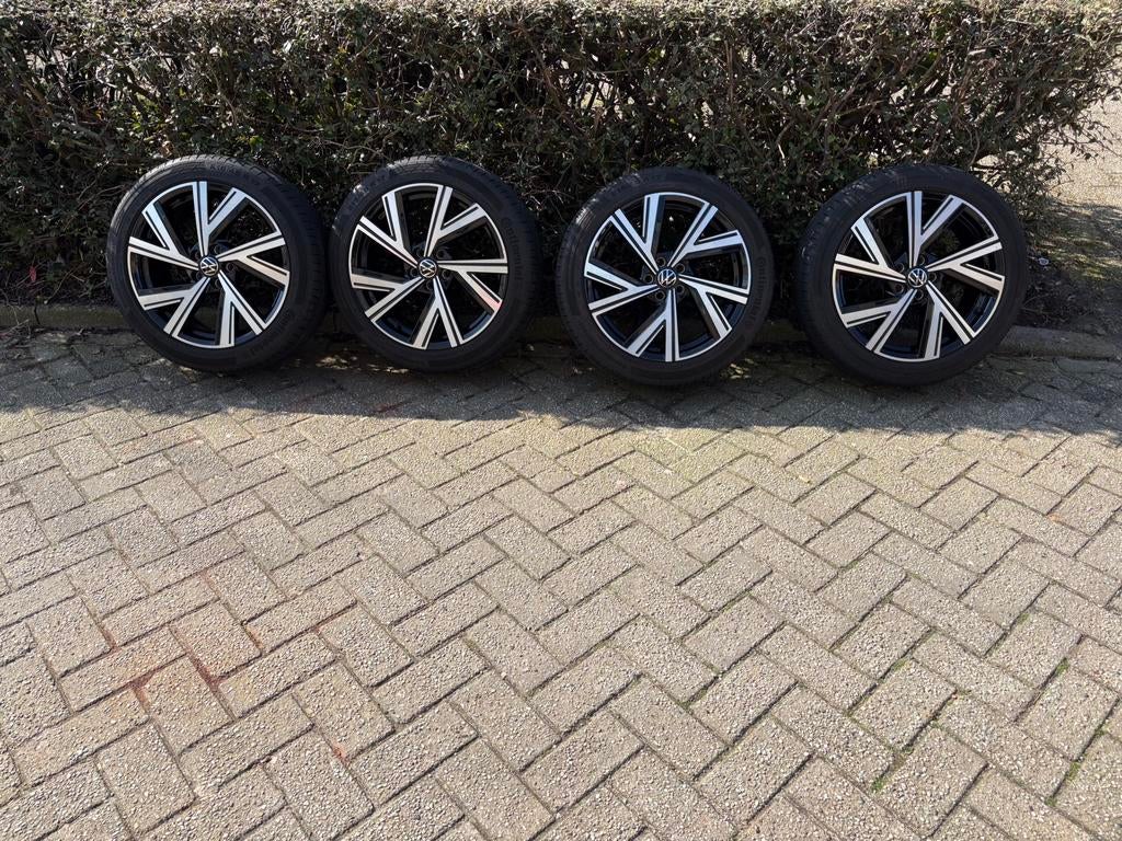 Bergamo R-Line velgen Volkswagen Polo AW / 2G 5x100 17 inch, Auto-onderdelen, Banden en Velgen, Banden en Velgen, Zomerbanden